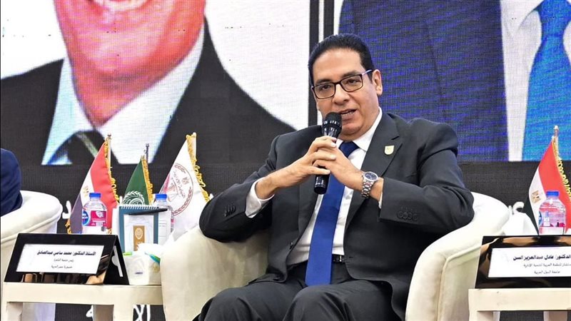الدكتور محمد سامي عبد الصادق رئيس جامعة القاهرة